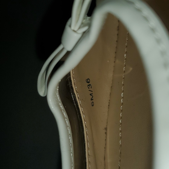 NEW BCBG Paris women's 6 black and white pointy toe flats with bow - Picture 5 of 7